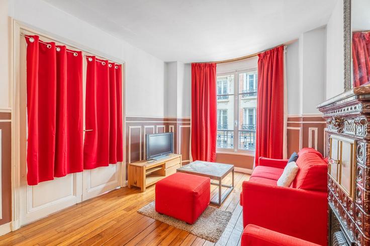 Building Rue de Cadix - bauvaut-88 - 1632692 adresindeki bir dairede modern mobilyalarla zarif bir şekilde tasarlanmış oturma odası 15th arrondissement, Paris Building Rue de Cadix - bauvaut-88 - 1632692 adresindeki bir dairede modern mobilyalarla zarif bir şekilde tasarlanmış oturma odası 15th arrondissement, Paris