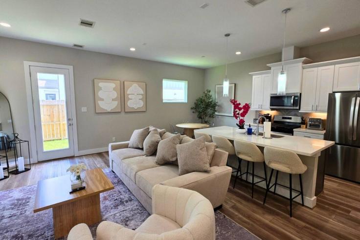 Salle de séjour élégante avec mobilier moderne dans un appartement à Building Curry Road - bayou-city-luxe - 1227052 - USA à Houston, Houston Salle de séjour élégante avec mobilier moderne dans un appartement à Building Curry Road - bayou-city-luxe - 1227052 - USA à Houston, Houston