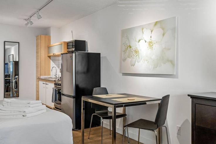 Salle de séjour élégante avec mobilier moderne dans un appartement à Building 5th Street Northwest - bca - 1226667 - ATL à Atlanta, Atlanta