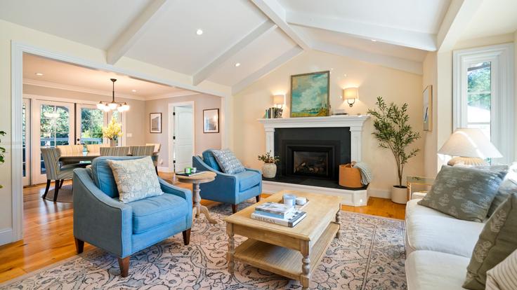 Salle de séjour élégante avec mobilier moderne dans un appartement à Building Adine Court - beaux-maison - 1538725 à Glen Ellen, Glen Ellen