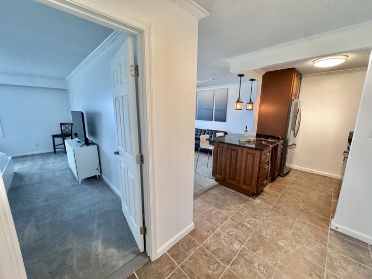 Salle de séjour élégante avec mobilier moderne dans un appartement à Building Atlantic Avenue - belforte-stays - 1353267 à Virginia Beach, Virginia Beach Salle de séjour élégante avec mobilier moderne dans un appartement à Building Atlantic Avenue - belforte-stays - 1353267 à Virginia Beach, Virginia Beach