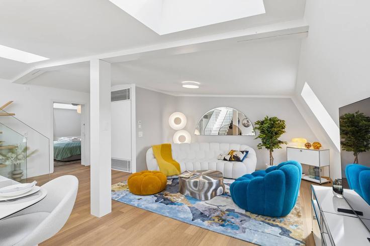 Elegant gestaltetes Wohnzimmer mit moderner Einrichtung in einer Wohnung im Building Fraumünsterstrasse - beliving-apartments - 1542603 in District 1, Zurich Elegant gestaltetes Wohnzimmer mit moderner Einrichtung in einer Wohnung im Building Fraumünsterstrasse - beliving-apartments - 1542603 in District 1, Zurich