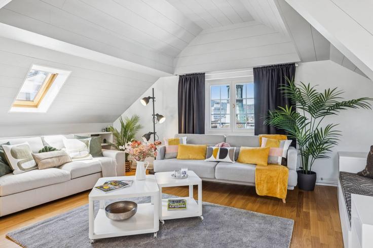 Building Sankt Peterhofstatt - beliving-apartments - 1514116 adresindeki bir dairede modern mobilyalarla zarif bir şekilde tasarlanmış oturma odası District 1, Zurich