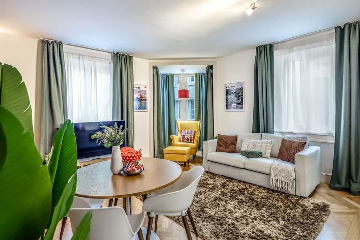 Zurich District 6のBuilding Weinbergstrasse - beliving-apartments - 1514118のアパートメントにある、モダンな家具を備えたエレガントなデザインのリビングルーム