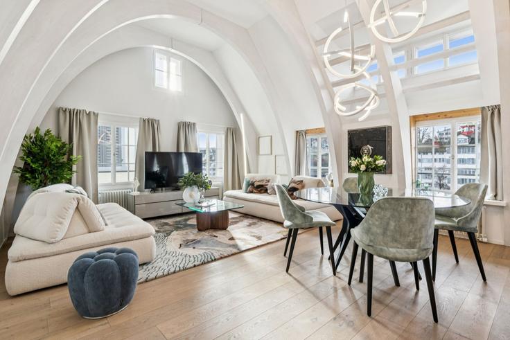 Elegant gestaltetes Wohnzimmer mit moderner Einrichtung in einer Wohnung im Building Limmatquai - beliving-apartments - 1514111 in District 1, Zurich Elegant gestaltetes Wohnzimmer mit moderner Einrichtung in einer Wohnung im Building Limmatquai - beliving-apartments - 1514111 in District 1, Zurich