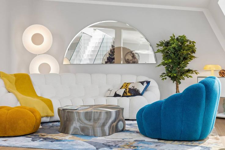 Elegant gestaltetes Wohnzimmer mit moderner Einrichtung in einer Wohnung im Building Fraumünsterstrasse - beliving-apartments - 1542603 in District 1, Zurich Elegant gestaltetes Wohnzimmer mit moderner Einrichtung in einer Wohnung im Building Fraumünsterstrasse - beliving-apartments - 1542603 in District 1, Zurich