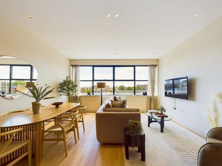 Elegant gestaltetes Wohnzimmer mit moderner Einrichtung in einer Wohnung im Building Saint Pancras Way - belondon - 1404255 in London Borough of Camden, London Elegant gestaltetes Wohnzimmer mit moderner Einrichtung in einer Wohnung im Building Saint Pancras Way - belondon - 1404255 in London Borough of Camden, London