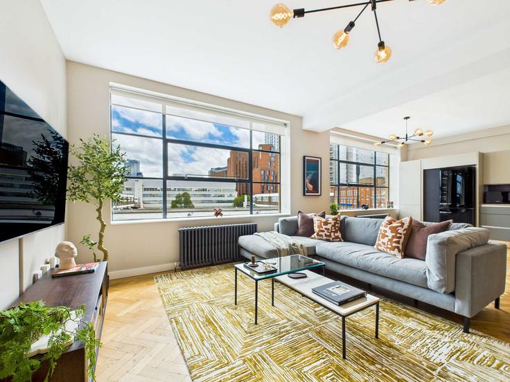 Sala de estar elegantemente projetada com móveis modernos em um apartamento no Building East Road - belondon - 1329000 em London Borough of Hackney, London Sala de estar elegantemente projetada com móveis modernos em um apartamento no Building East Road - belondon - 1329000 em London Borough of Hackney, London