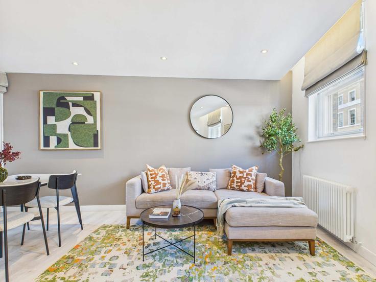 Sala de estar elegantemente projetada com móveis modernos em um apartamento no Building White Hart Yard - belondon - 1325628 em London Borough of Southwark, London