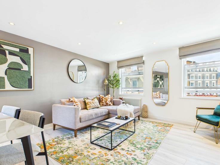 Sala de estar elegantemente projetada com móveis modernos em um apartamento no Building White Hart Yard - belondon - 1325630 em London Borough of Southwark, London Sala de estar elegantemente projetada com móveis modernos em um apartamento no Building White Hart Yard - belondon - 1325630 em London Borough of Southwark, London