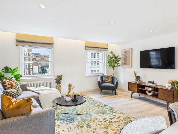 Elegant gestaltetes Wohnzimmer mit moderner Einrichtung in einer Wohnung im Building White Hart Yard - belondon - 1325627 in London Borough of Southwark, London
