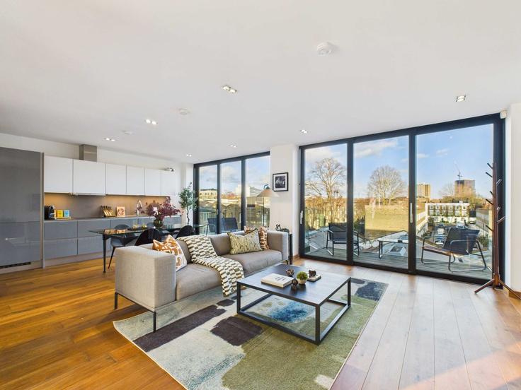 Elegant gestaltetes Wohnzimmer mit moderner Einrichtung in einer Wohnung im Building Bayham Street - belondon - 1344546 in London Borough of Camden, London Elegant gestaltetes Wohnzimmer mit moderner Einrichtung in einer Wohnung im Building Bayham Street - belondon - 1344546 in London Borough of Camden, London