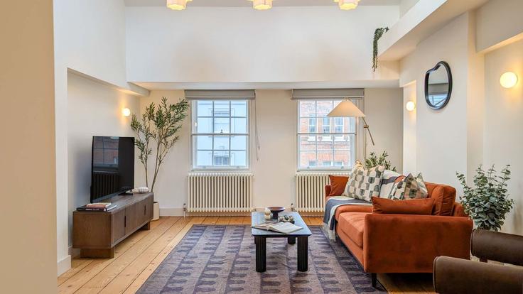 Elegantly designed living room with modern furnishings in an apartment at Building Tavistock Street - belondon - 1436151 in City of Westminster, London Elegantly designed living room with modern furnishings in an apartment at Building Tavistock Street - belondon - 1436151 in City of Westminster, London