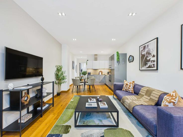 Salle de séjour élégante avec mobilier moderne dans un appartement à Building Bayham Street - belondon - 1407010 à London Borough of Camden, London Salle de séjour élégante avec mobilier moderne dans un appartement à Building Bayham Street - belondon - 1407010 à London Borough of Camden, London