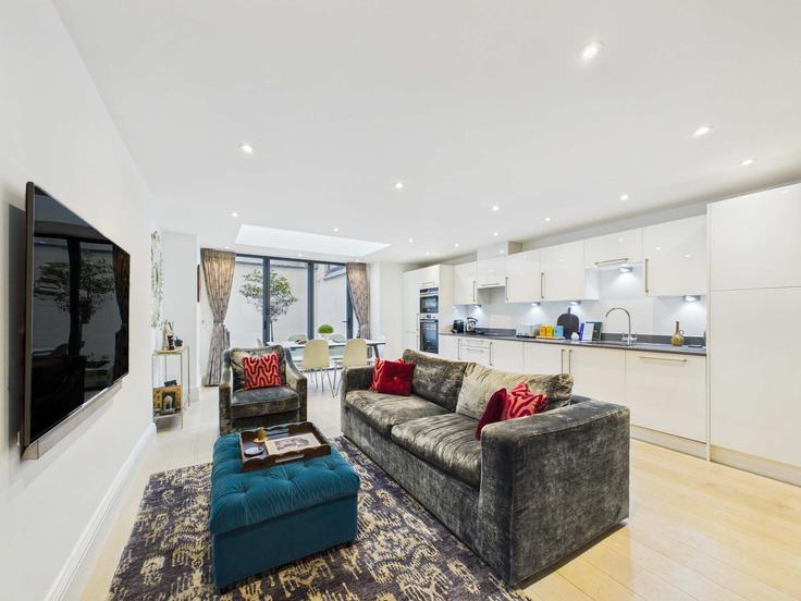 London Borough of Camden, London에 위치한 Building Lincoln's Inn Fields - belondon - 1475805 유닛의 세련된 인테리어가 돋보이는 거실 London Borough of Camden, London에 위치한 Building Lincoln's Inn Fields - belondon - 1475805 유닛의 세련된 인테리어가 돋보이는 거실