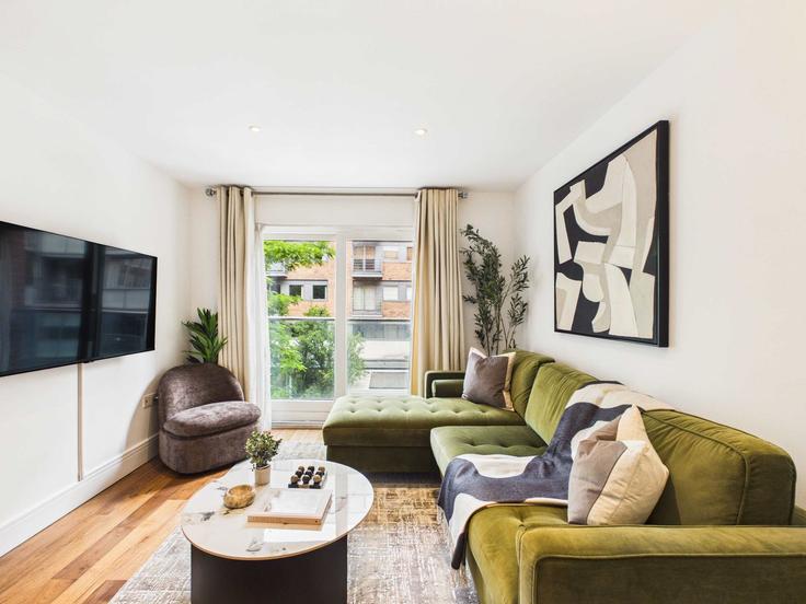 Sala de estar elegantemente projetada com móveis modernos em um apartamento no Building Medway Street - belondon - 1595222 em City of Westminster, London Sala de estar elegantemente projetada com móveis modernos em um apartamento no Building Medway Street - belondon - 1595222 em City of Westminster, London