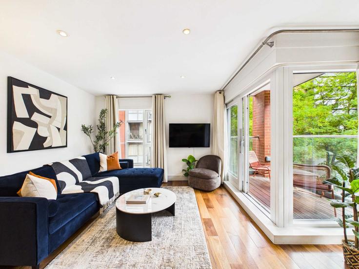 Salle de séjour élégante avec mobilier moderne dans un appartement à Building Medway Street - belondon - 1595223 à City of Westminster, London