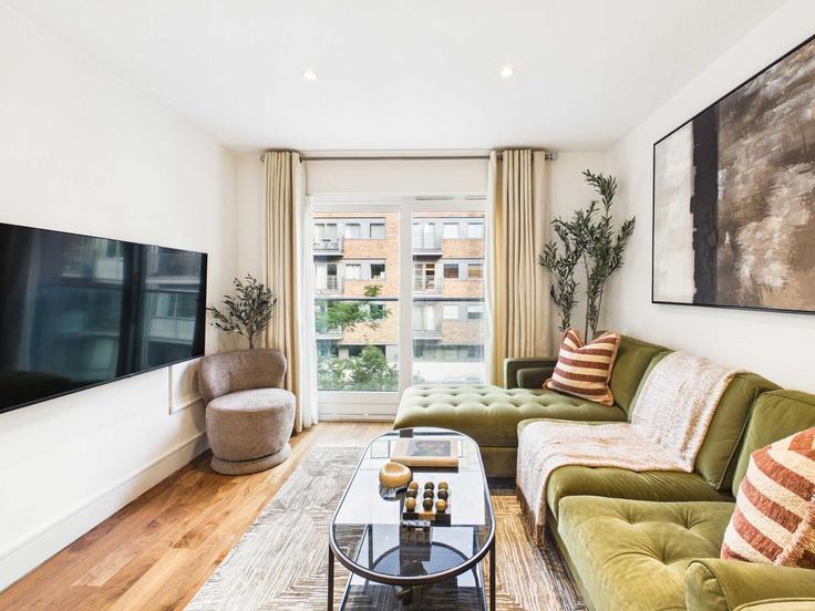 Sala de estar elegantemente projetada com móveis modernos em um apartamento no Building Medway Street - belondon - 1638016 em City of Westminster, London