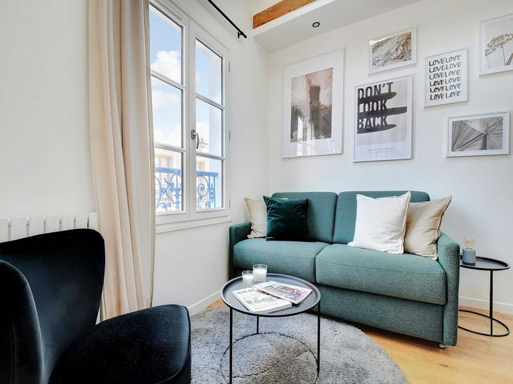 Sala de estar elegantemente projetada com móveis modernos em um apartamento no Building Rue Crémieux - belvilla-ag-dancenter-as - 1446639 em 12th arrondissement, Paris Sala de estar elegantemente projetada com móveis modernos em um apartamento no Building Rue Crémieux - belvilla-ag-dancenter-as - 1446639 em 12th arrondissement, Paris