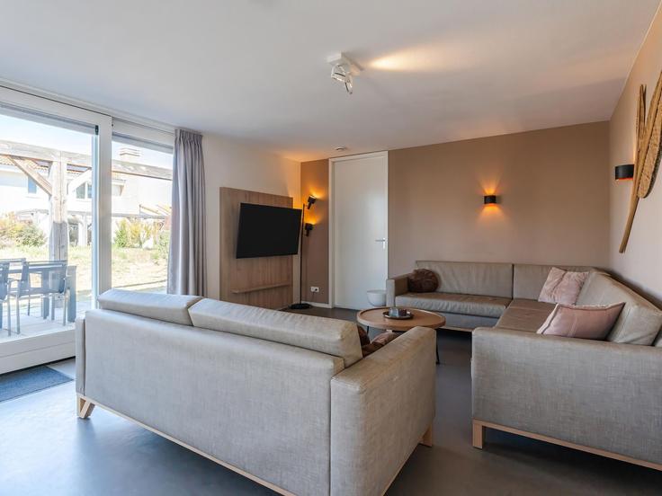 Noordwijkerhout NoordwijkerhoutのBuilding Ruigenhoekerweg - belvilla-ag-dancenter-as - 1561543のアパートメントにある、モダンな家具を備えたエレガントなデザインのリビングルーム Noordwijkerhout NoordwijkerhoutのBuilding Ruigenhoekerweg - belvilla-ag-dancenter-as - 1561543のアパートメントにある、モダンな家具を備えたエレガントなデザインのリビングルーム
