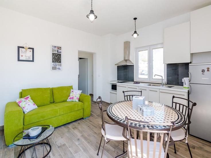Sala de estar elegantemente projetada com móveis modernos em um apartamento no Building Ulica od Nuncijate - belvilla-ag-dancenter-as - 1445421 em Gruž, Dubrovnik
