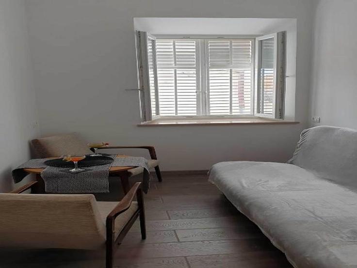 Salle de séjour élégante avec mobilier moderne dans un appartement à Building Kovačka ulica - belvilla-ag-dancenter-as - 1445580 à Grad, Dubrovnik Salle de séjour élégante avec mobilier moderne dans un appartement à Building Kovačka ulica - belvilla-ag-dancenter-as - 1445580 à Grad, Dubrovnik