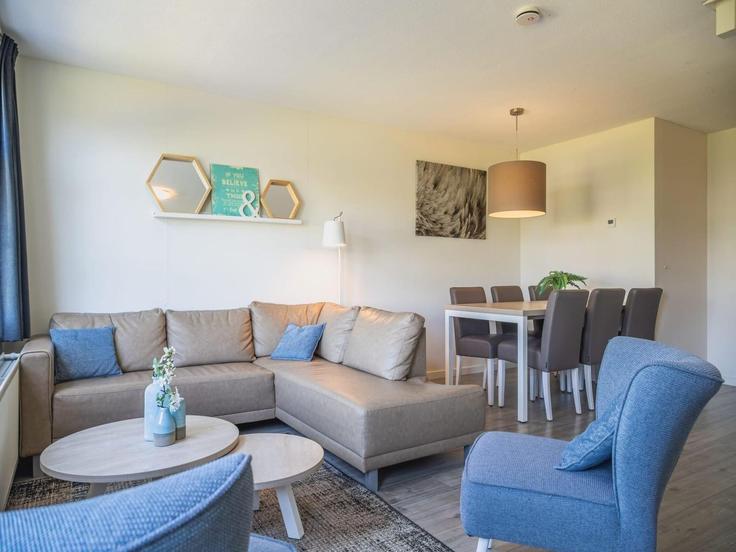 Salle de séjour élégante avec mobilier moderne dans un appartement à Building Burgemeester Dalenbergstraat - belvilla-ag-dancenter-as - 1561398 à West-Graftdijk, West-Graftdijk