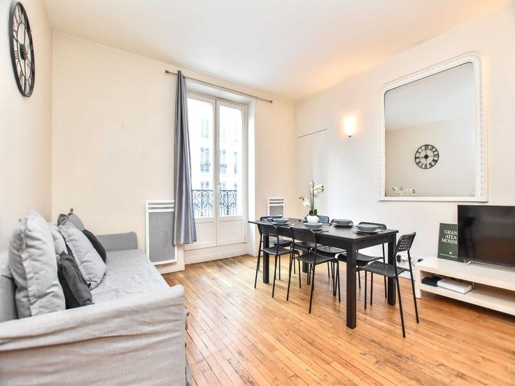 Building Rue Réaumur - belvilla-ag-dancenter-as - 1446429 adresindeki bir dairede modern mobilyalarla zarif bir şekilde tasarlanmış oturma odası 2nd arrondissement, Paris