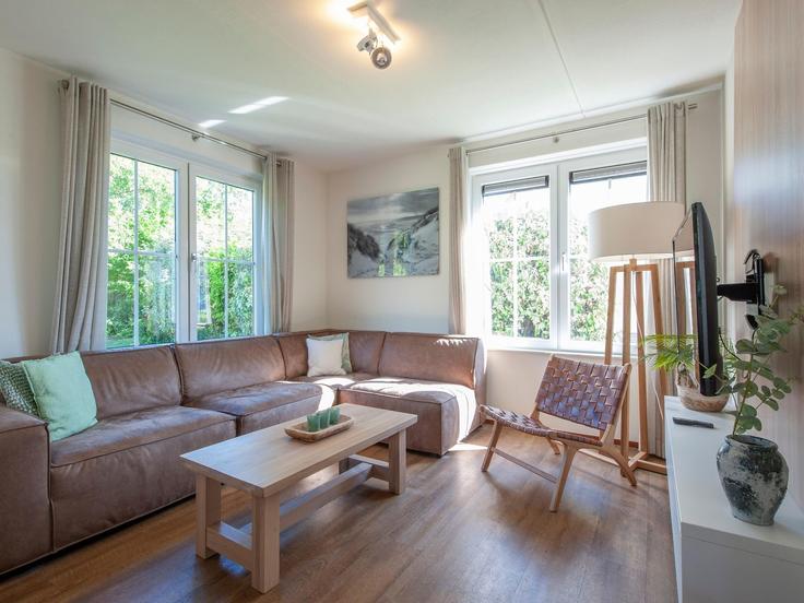 Elegant gestaltetes Wohnzimmer mit moderner Einrichtung in einer Wohnung im Building Laan van Cavelot - belvilla-ag-dancenter-as - 1442984 in Cadzand, Cadzand Elegant gestaltetes Wohnzimmer mit moderner Einrichtung in einer Wohnung im Building Laan van Cavelot - belvilla-ag-dancenter-as - 1442984 in Cadzand, Cadzand