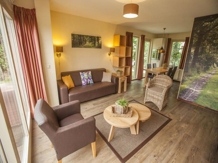 Sala de estar elegantemente projetada com móveis modernos em um apartamento no Building Westelbeersedijk - belvilla-ag-dancenter-as - 1444351 em Diessen, Diessen Sala de estar elegantemente projetada com móveis modernos em um apartamento no Building Westelbeersedijk - belvilla-ag-dancenter-as - 1444351 em Diessen, Diessen