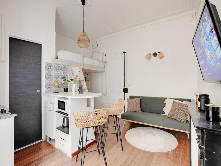 Elegante sala de estar con mobiliario moderno en un apartamento en Building Rue Sauffroy - belvilla-ag-dancenter-as - 1455476 en 17th arrondissement, Paris