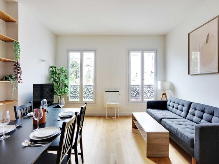 Salle de séjour élégante avec mobilier moderne dans un appartement à Building Rue du Faubourg Saint-Denis - belvilla-ag-dancenter-as - 1446630 à 10th arrondissement, Paris