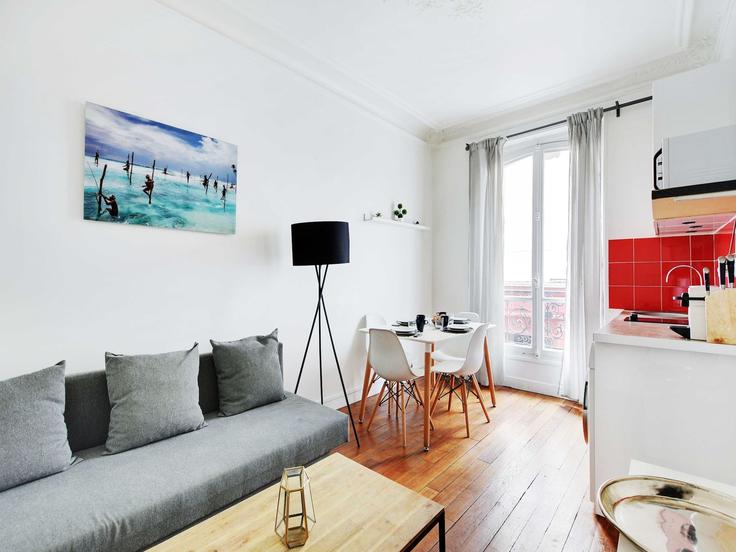 Elegante sala de estar con mobiliario moderno en un apartamento en Building Rue de Steinkerque - belvilla-ag-dancenter-as - 1446686 en 18th arrondissement, Paris Elegante sala de estar con mobiliario moderno en un apartamento en Building Rue de Steinkerque - belvilla-ag-dancenter-as - 1446686 en 18th arrondissement, Paris