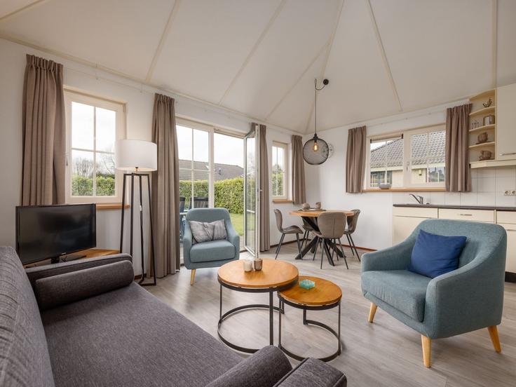 Salle de séjour élégante avec mobilier moderne dans un appartement à Building Krachtighuizerweg - belvilla-ag-dancenter-as - 1442542 à Putten, Putten