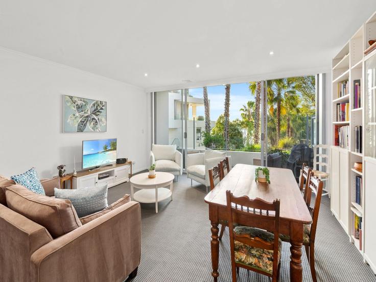 Salle de séjour élégante avec mobilier moderne dans un appartement à Building The Promenade - belvilla-ag-dancenter-as - 1456082 à Chiswick, Sydney Salle de séjour élégante avec mobilier moderne dans un appartement à Building The Promenade - belvilla-ag-dancenter-as - 1456082 à Chiswick, Sydney