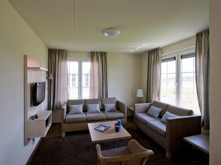 Elegant gestaltetes Wohnzimmer mit moderner Einrichtung in einer Wohnung im Building Cavelot - belvilla-ag-dancenter-as - 1392528 in Cadzand, Cadzand Elegant gestaltetes Wohnzimmer mit moderner Einrichtung in einer Wohnung im Building Cavelot - belvilla-ag-dancenter-as - 1392528 in Cadzand, Cadzand