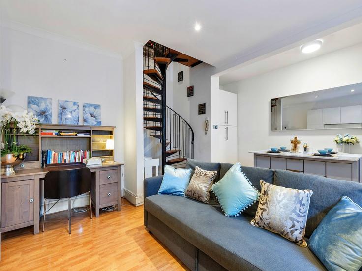 Sala de estar elegantemente projetada com móveis modernos em um apartamento no Building Belgrave Road - belvilla-ag-dancenter-as - 1453078 em City of Westminster, London