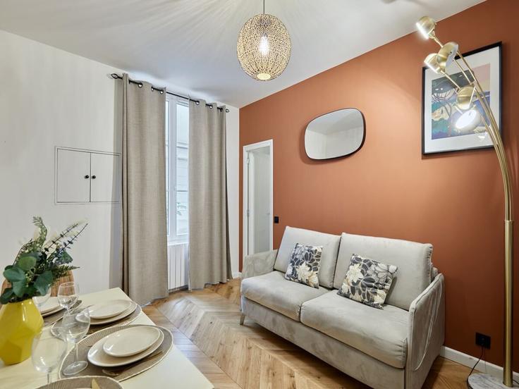 Salle de séjour élégante avec mobilier moderne dans un appartement à Building Rue du Faubourg Montmartre - belvilla-ag-dancenter-as - 1455357 à 9th arrondissement, Paris Salle de séjour élégante avec mobilier moderne dans un appartement à Building Rue du Faubourg Montmartre - belvilla-ag-dancenter-as - 1455357 à 9th arrondissement, Paris