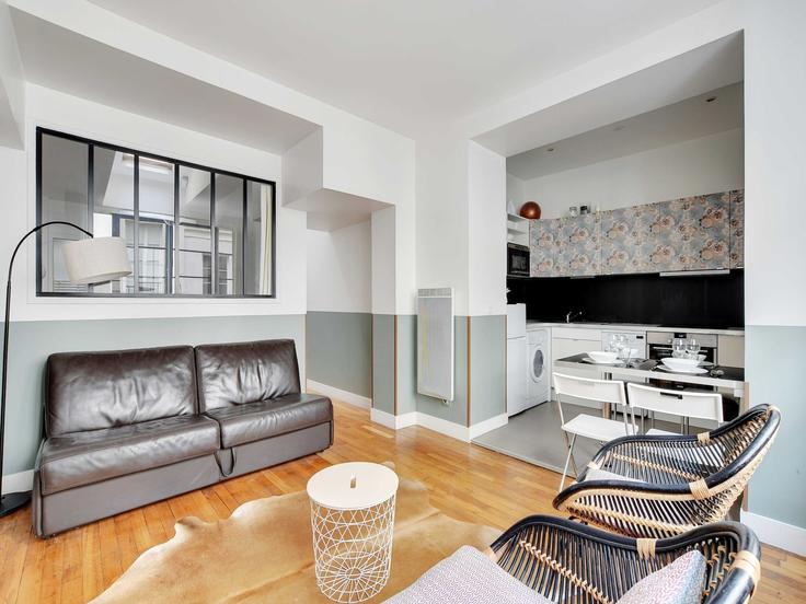 Sala de estar elegantemente projetada com móveis modernos em um apartamento no Building Rue de Cléry - belvilla-ag-dancenter-as - 1454718 em 2nd arrondissement, Paris