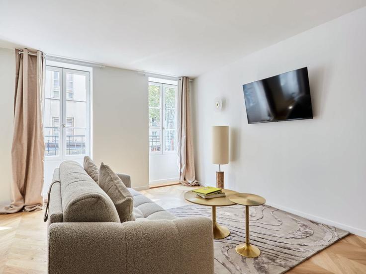 Paris 9th arrondissementのBuilding Boulevard Haussmann - belvilla-ag-dancenter-as - 1448274のアパートメントにある、モダンな家具を備えたエレガントなデザインのリビングルーム Paris 9th arrondissementのBuilding Boulevard Haussmann - belvilla-ag-dancenter-as - 1448274のアパートメントにある、モダンな家具を備えたエレガントなデザインのリビングルーム