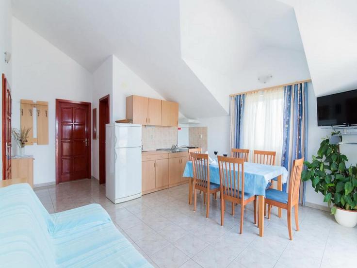 Building Molo Lozna - belvilla-ag-dancenter-as - 1446009 adresindeki bir dairede modern mobilyalarla zarif bir şekilde tasarlanmış oturma odası Postira, Postira