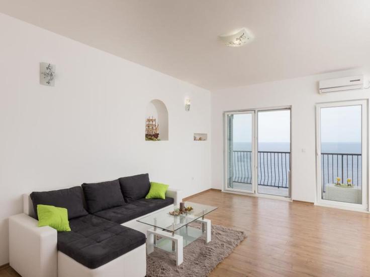 Salle de séjour élégante avec mobilier moderne dans un appartement à Building Ulica Stjepana Radića - belvilla-ag-dancenter-as - 1567877 à Cavtat, Cavtat Salle de séjour élégante avec mobilier moderne dans un appartement à Building Ulica Stjepana Radića - belvilla-ag-dancenter-as - 1567877 à Cavtat, Cavtat