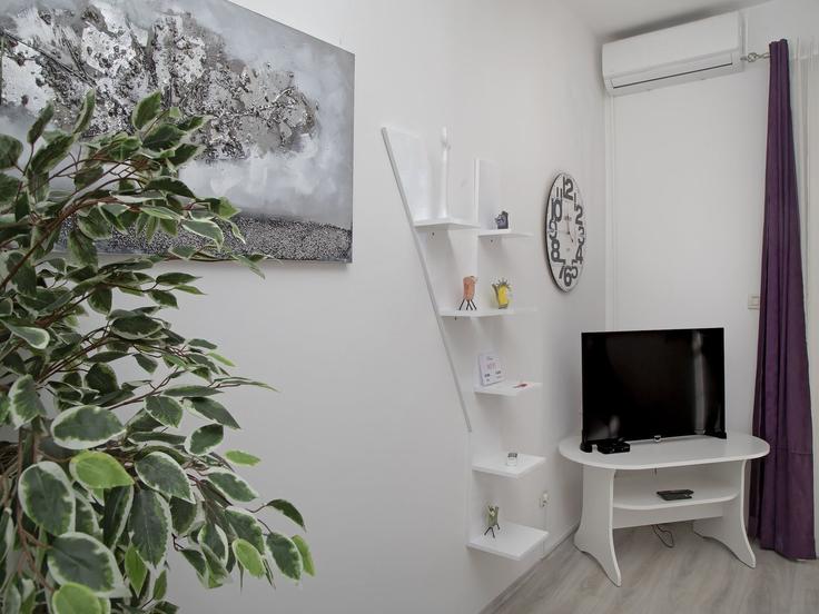 Building Brgatska ulica - belvilla-ag-dancenter-as - 1445055 adresindeki bir dairede modern mobilyalarla zarif bir şekilde tasarlanmış oturma odası Ploče iza grada, Dubrovnik Building Brgatska ulica - belvilla-ag-dancenter-as - 1445055 adresindeki bir dairede modern mobilyalarla zarif bir şekilde tasarlanmış oturma odası Ploče iza grada, Dubrovnik