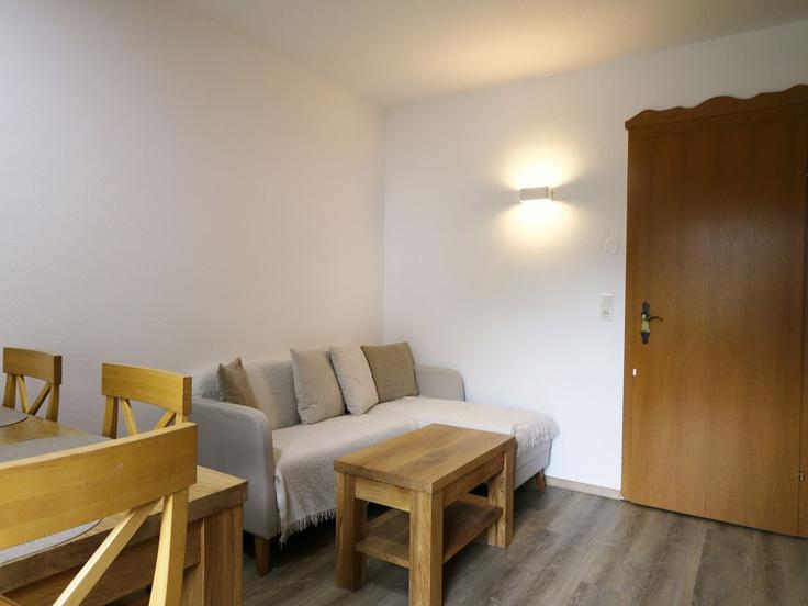Salle de séjour élégante avec mobilier moderne dans un appartement à Building Obergasse - belvilla-ag-dancenter-as - 1417291 à Neustift im Stubaital, Neustift im Stubaital Salle de séjour élégante avec mobilier moderne dans un appartement à Building Obergasse - belvilla-ag-dancenter-as - 1417291 à Neustift im Stubaital, Neustift im Stubaital