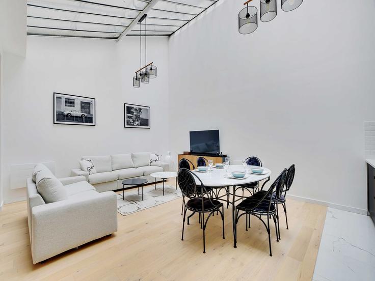 Elegante sala de estar con mobiliario moderno en un apartamento en Building Rue des Goncourt - belvilla-ag-dancenter-as - 1452913 en 11th arrondissement, Paris Elegante sala de estar con mobiliario moderno en un apartamento en Building Rue des Goncourt - belvilla-ag-dancenter-as - 1452913 en 11th arrondissement, Paris