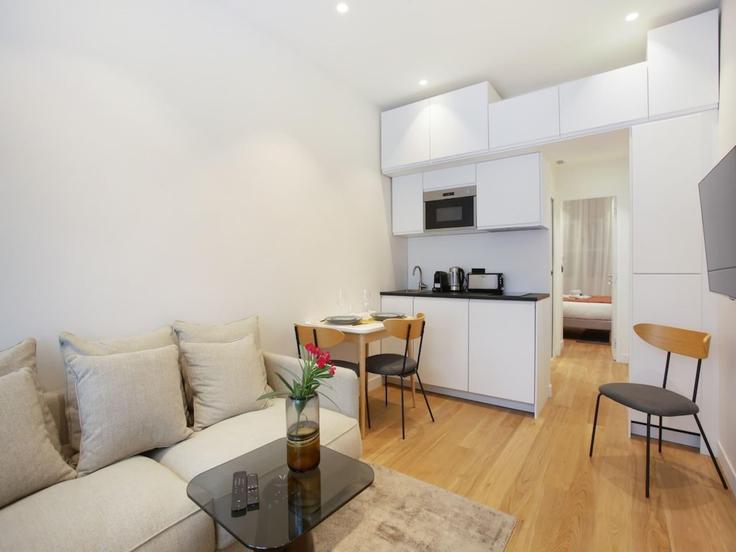 Elegante sala de estar con mobiliario moderno en un apartamento en Building Rue de Montmorency - belvilla-ag-dancenter-as - 1408419 en 3rd arrondissement, Paris