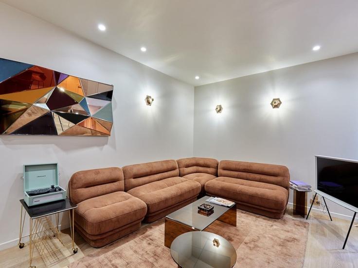 1st arrondissement, Paris에 위치한 Building Rue des Lombards - belvilla-ag-dancenter-as - 1392981 유닛의 세련된 인테리어가 돋보이는 거실 1st arrondissement, Paris에 위치한 Building Rue des Lombards - belvilla-ag-dancenter-as - 1392981 유닛의 세련된 인테리어가 돋보이는 거실