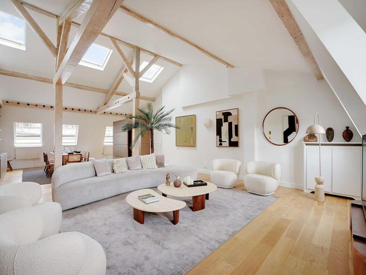 Elegant gestaltetes Wohnzimmer mit moderner Einrichtung in einer Wohnung im Building Rue du Faubourg Saint-Honoré - belvilla-ag-dancenter-as - 1399537 in 8th arrondissement, Paris
