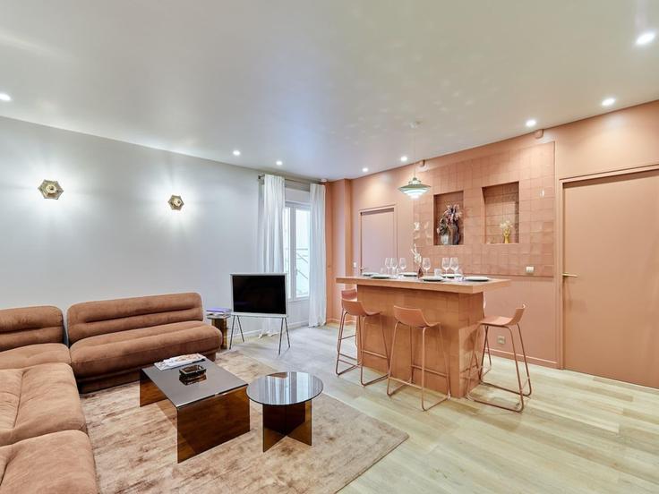 Elegante sala de estar con mobiliario moderno en un apartamento en Building Rue des Lombards - belvilla-ag-dancenter-as - 1392981 en 1st arrondissement, Paris