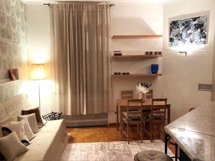 Building Via Losanna - belvilla-ag-dancenter-as - 1412067 adresindeki bir dairede modern mobilyalarla zarif bir şekilde tasarlanmış oturma odası Milan, Milan Building Via Losanna - belvilla-ag-dancenter-as - 1412067 adresindeki bir dairede modern mobilyalarla zarif bir şekilde tasarlanmış oturma odası Milan, Milan
